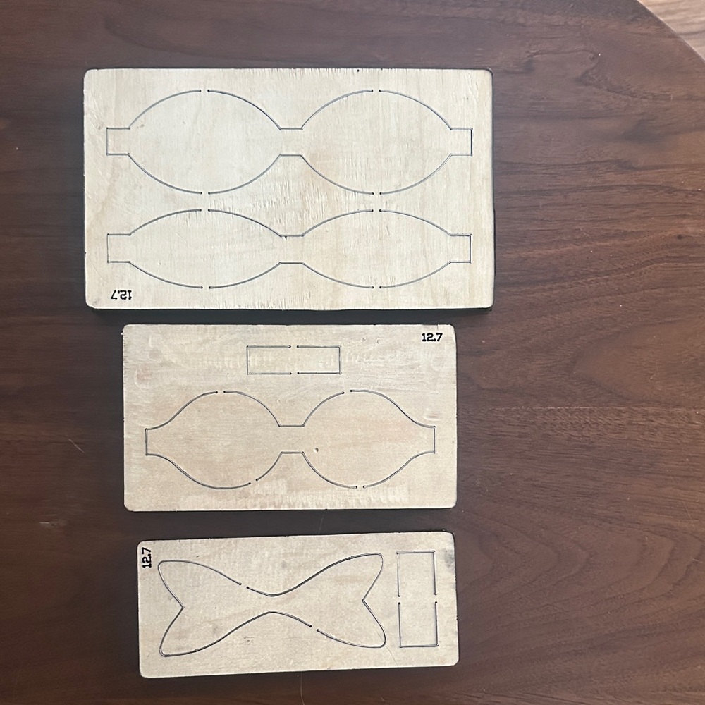 Bow die cuts